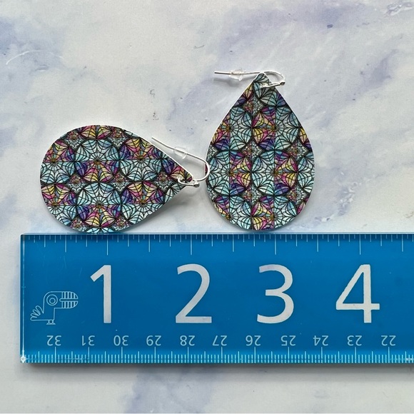 Wednesday Addams teardrop earrings, lightweight, handmade, vegan - Picture 3 of 4